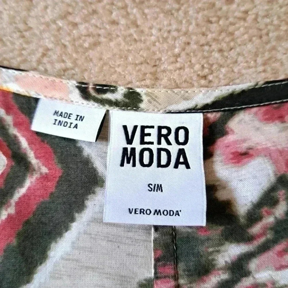 ❤️ Vero Moda Crochet Fringe Print V-neck Top Poncho Size small/medium - Picture 8 of 13